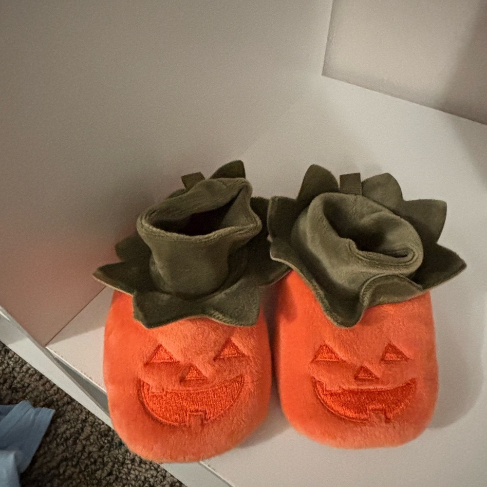 Pumpkin Face Baby Booties